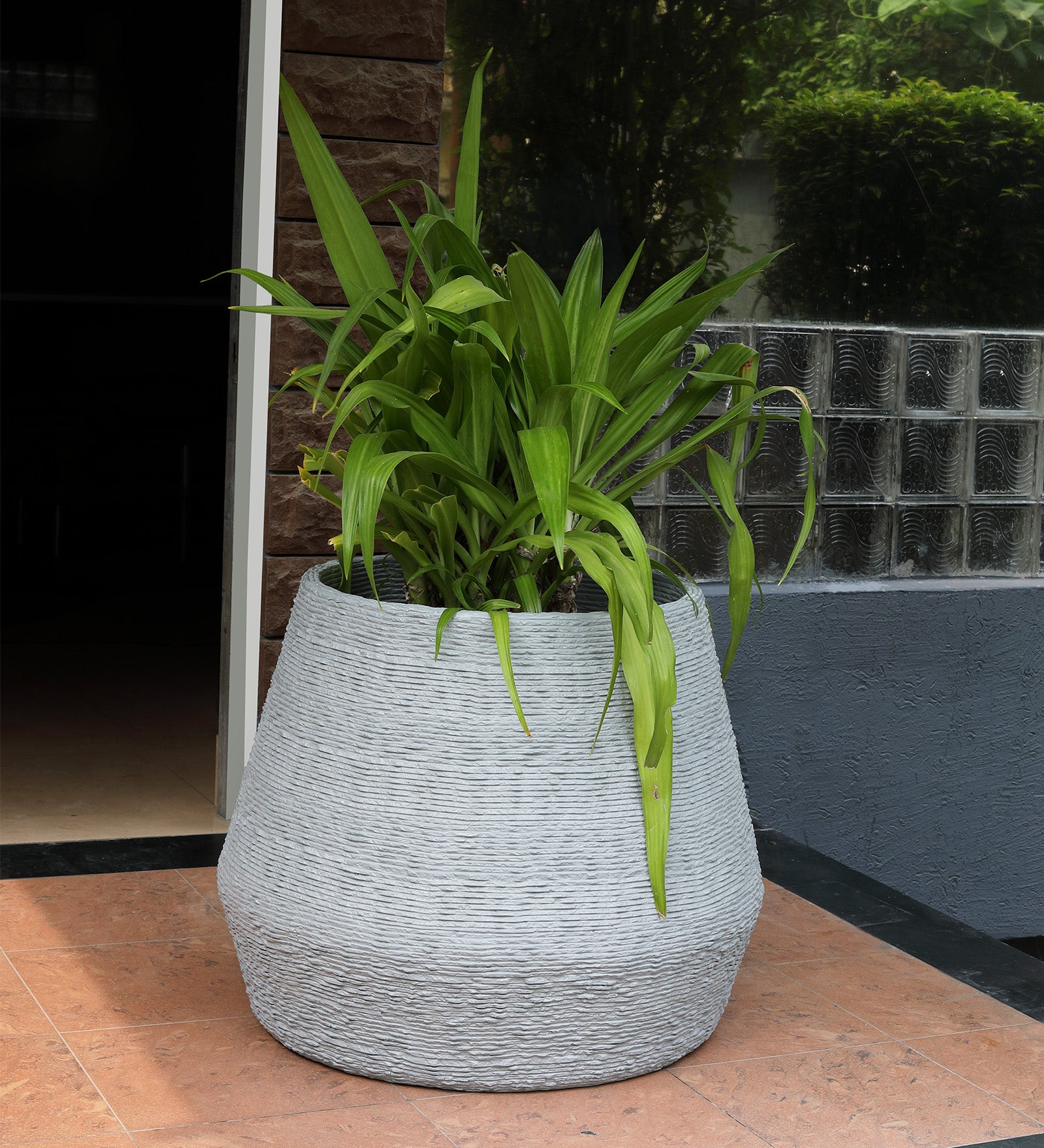 Kai Planter 27" - Ripples Home