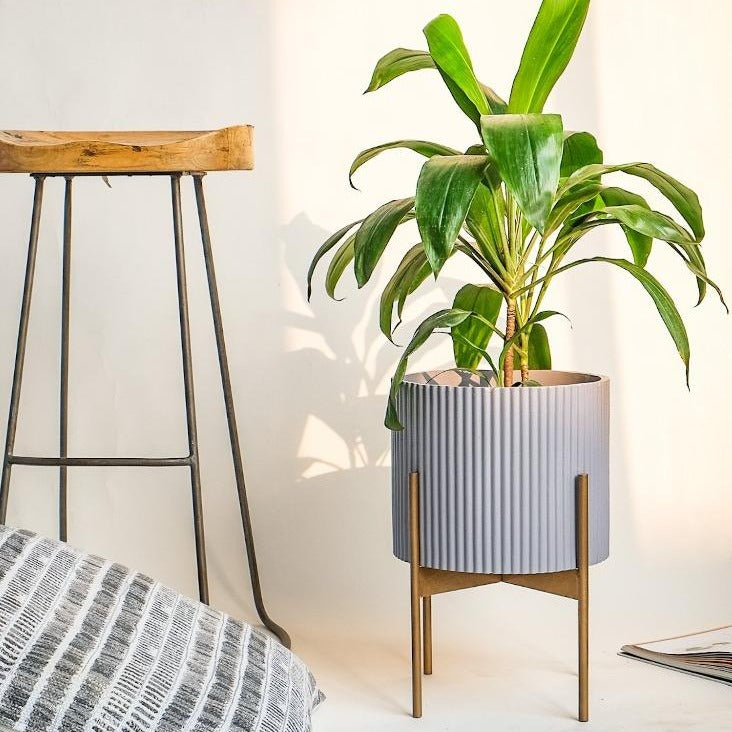 Medium Midori Planter With Stand.